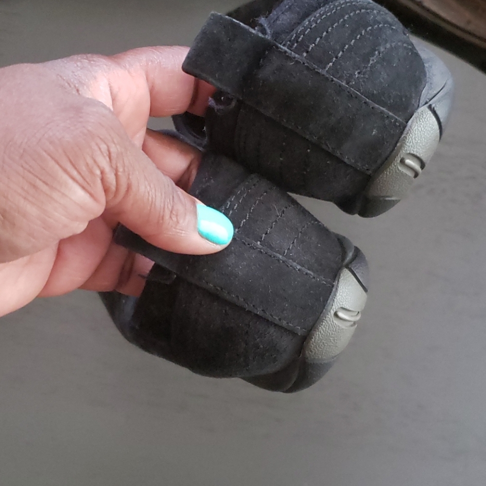 Shoes - Picture 2 of 3